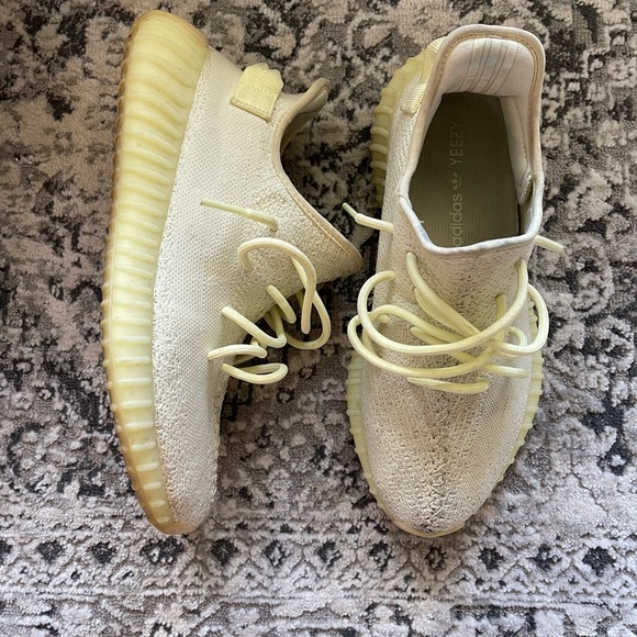Yeezy 350 butter colorway - Picture 4 of 6